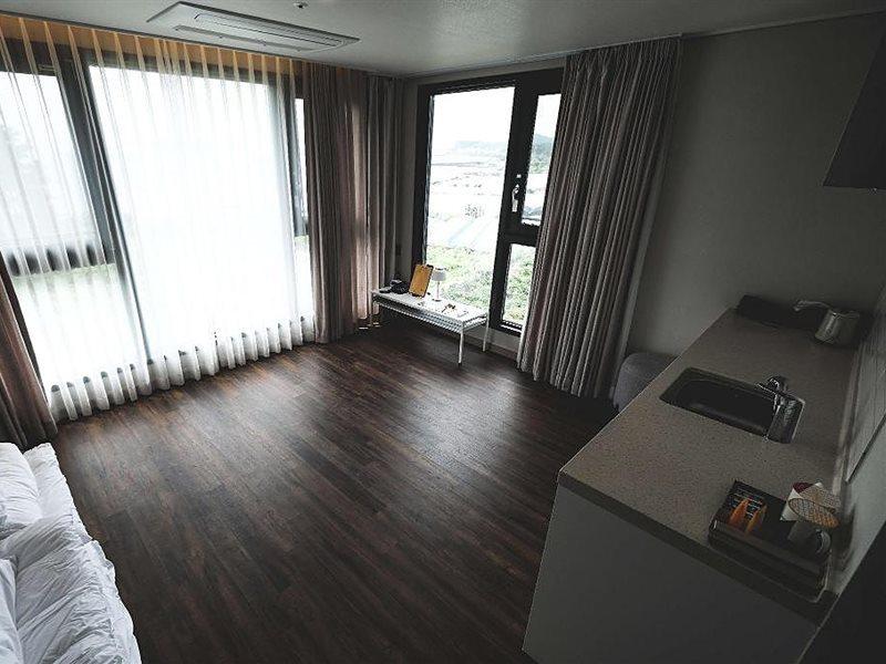Hotel Seogwipean Сеогвипо Екстериор снимка