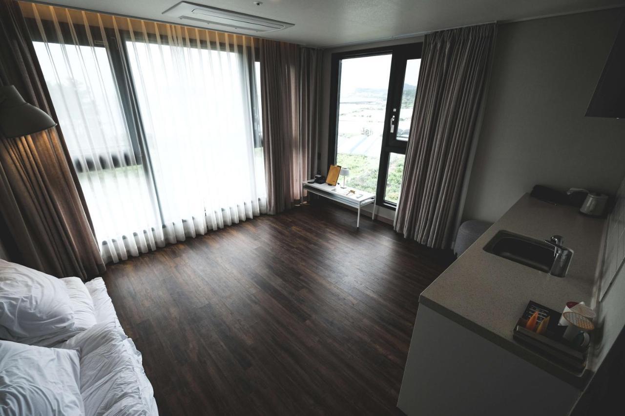 Hotel Seogwipean Сеогвипо Екстериор снимка